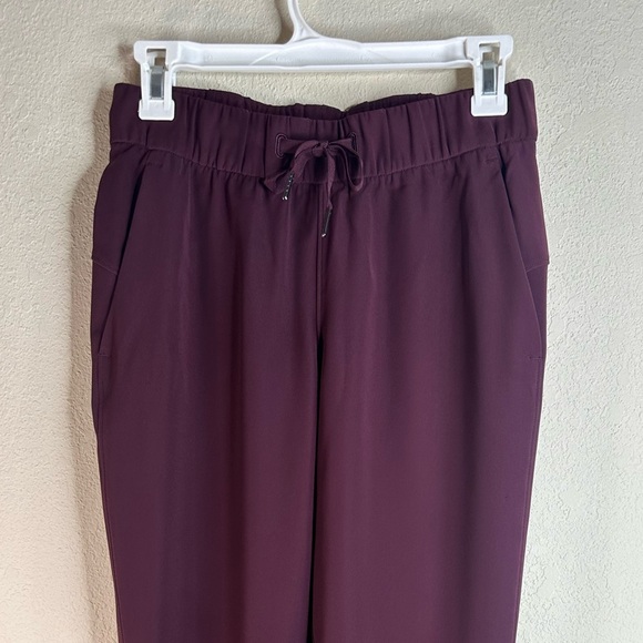 Lululemon On The Fly Pant Woven 27" size 4 maroon - Picture 5 of 6